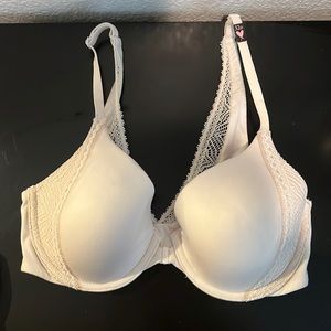 New Victoria Secret Front clip Ivory Lace Bra